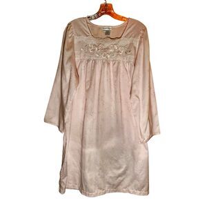 VTG Miss Elaine Women's Long Sleeve Sleepwear Gown with Lace and Floral Detail S
